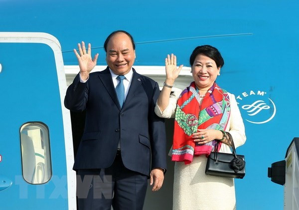 Premier vietnamita parte hacia Singapur para la Cumbre de ASEAN ảnh 1 Premier vietnamita parte hacia Singapur para la Cumbre de ASEAN ảnh 1