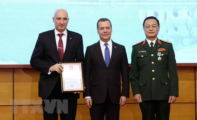 Dmitri Medvédev honra aportes del Centro Tropical Vietnam-Rusia ảnh 1 Dmitri Medvédev honra aportes del Centro Tropical Vietnam-Rusia ảnh 1