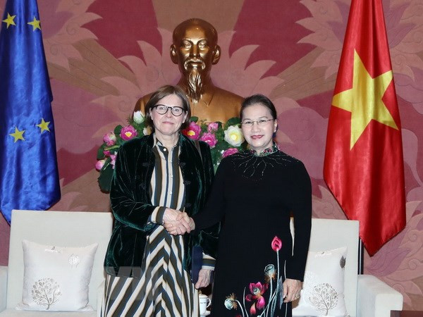 Dirigente legislativa de Vietnam recibe a vicepresidenta del Parlamento europeo ảnh 1 Dirigente legislativa de Vietnam recibe a vicepresidenta del Parlamento europeo ảnh 1