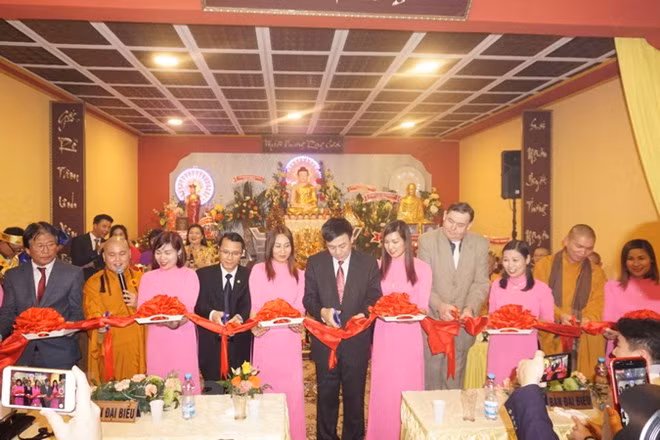  Inauguran primer centro budista de Vietnam en República Checa ảnh 1