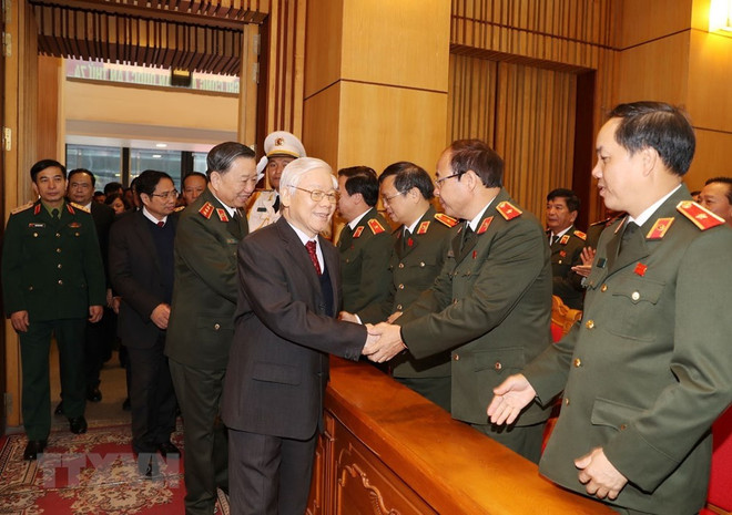 Máximo dirigente vietnamita reconoce papel de policía nacional en asuntos globales ảnh 1 Máximo dirigente vietnamita reconoce papel de policía nacional en asuntos globales ảnh 1