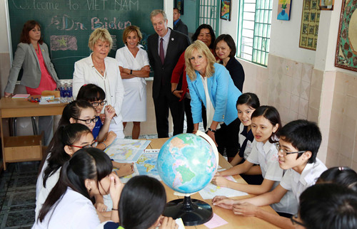 Segunda dama de Estados Unidos visita Ciudad Ho Chi Minh ảnh 1 Segunda dama de Estados Unidos visita Ciudad Ho Chi Minh ảnh 1