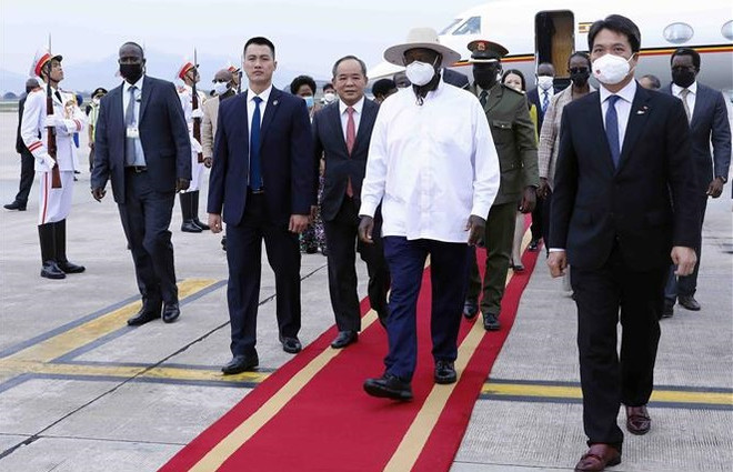Inicia Presidente de Uganda su visita oficial a Vietnam ảnh 1 Inicia Presidente de Uganda su visita oficial a Vietnam ảnh 1