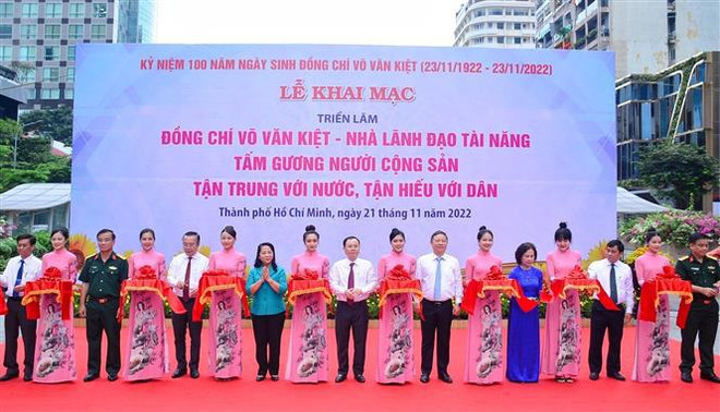 Exhibición fotográfica rinde homenaje a extinto expremier vietnamita Vo Van Kiet ảnh 2 Exhibición fotográfica rinde homenaje a extinto expremier vietnamita Vo Van Kiet ảnh 2