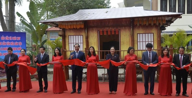Exhiben patrimonios culturales de grupos étnicos vietnamitas ảnh 1 Exhiben patrimonios culturales de grupos étnicos vietnamitas ảnh 1