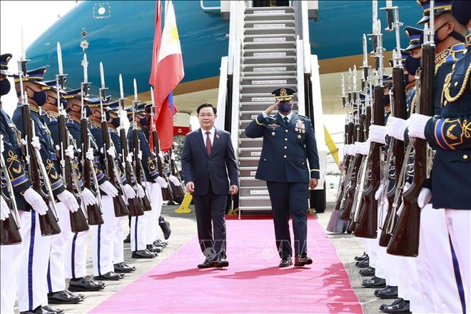 Visita del dirigente parlamentario de Vietnam fomenta lazos con Camboya, Filipinas y AIPA ảnh 1 Visita del dirigente parlamentario de Vietnam fomenta lazos con Camboya, Filipinas y AIPA ảnh 1