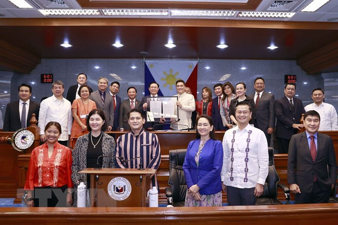 Senado filipino aprueba resolución para fortalecer nexos parlamentarios con Vietnam ảnh 1 Senado filipino aprueba resolución para fortalecer nexos parlamentarios con Vietnam ảnh 1