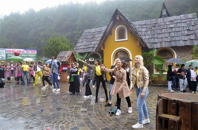 Concursantes de Miss Turismo Mundial 2022 continúan actividades en Vietnam ảnh 2 Concursantes de Miss Turismo Mundial 2022 continúan actividades en Vietnam ảnh 2