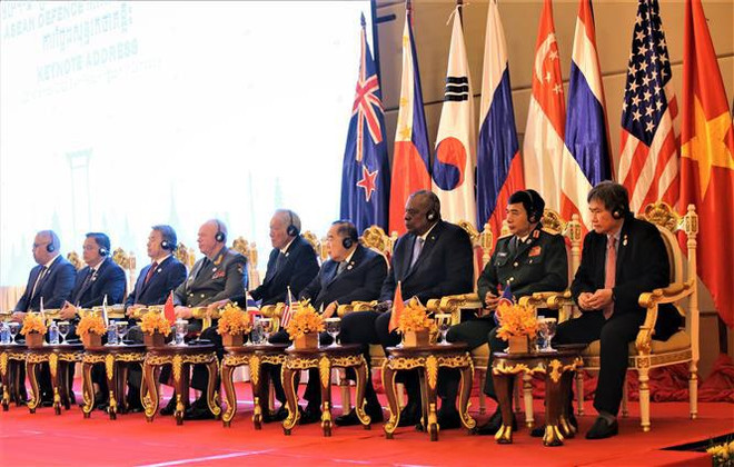 Vietnam asiste a IX Reunión ampliada de Ministros de Defensa de la ASEAN ảnh 1 Vietnam asiste a IX Reunión ampliada de Ministros de Defensa de la ASEAN ảnh 1