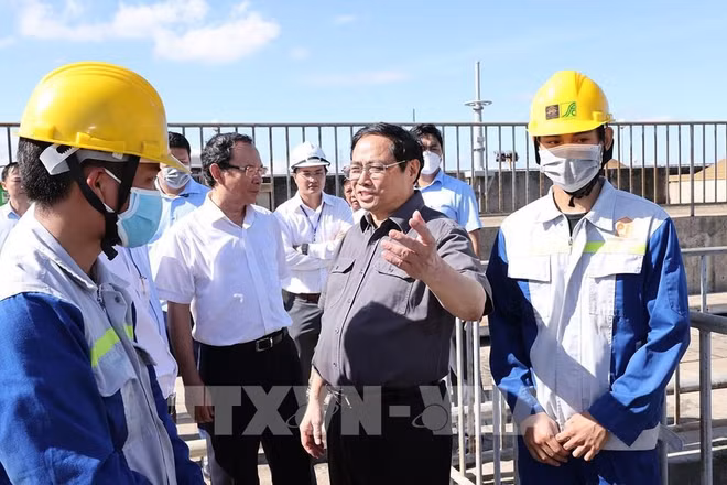 Primer ministro examina proyectos de infraestructura en Ciudad Ho Chi Minh ảnh 1