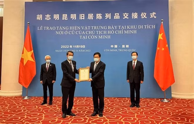 Vietnam regala busto de Ho Chi Minh a ciudad china de Kunming ảnh 1