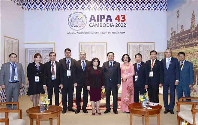 Presidente parlamentario vietnamita se reúne con sus homólogos de otros países ảnh 3 Presidente parlamentario vietnamita se reúne con sus homólogos de otros países ảnh 3