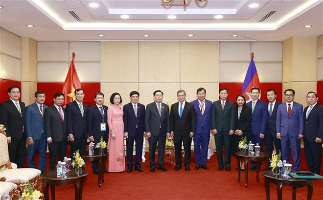 Presidente del Parlamento vietnamita se reúne con el general camboyano Hun Manet ảnh 2 Presidente del Parlamento vietnamita se reúne con el general camboyano Hun Manet ảnh 2