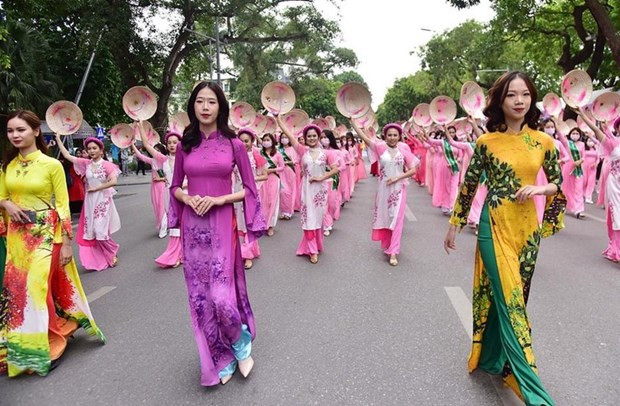 Hanoi estimula el turismo a través del Festival Ao Dai de Turismo de Hanoi 2022 ảnh 1 Hanoi estimula el turismo a través del Festival Ao Dai de Turismo de Hanoi 2022 ảnh 1