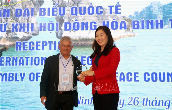 Provincia vietnamita de Quang Ninh exhorta unir manos por un mundo de paz ảnh 1 Provincia vietnamita de Quang Ninh exhorta unir manos por un mundo de paz ảnh 1