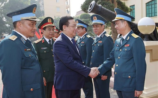 Presidente parlamentario asiste al Día tradicional de Fuerza de Defensa Aérea-Antiaérea ảnh 1