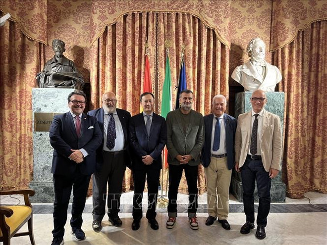 Vietnam busca fomentar cooperación económica marítima con la región italiana de Apulia ảnh 1 Vietnam busca fomentar cooperación económica marítima con la región italiana de Apulia ảnh 1