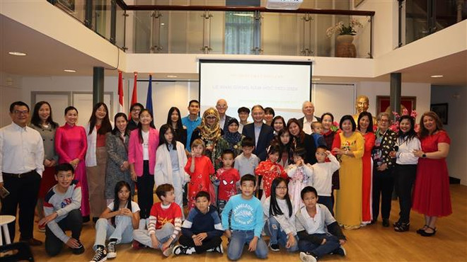 Comienzan clase de idioma vietnamita en Países Bajos para 2023-2024 ảnh 1 Comienzan clase de idioma vietnamita en Países Bajos para 2023-2024 ảnh 1