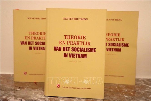 Amigos internacionales aprecian libro del secretario general Nguyen Phu Trong ảnh 1 Amigos internacionales aprecian libro del secretario general Nguyen Phu Trong ảnh 1