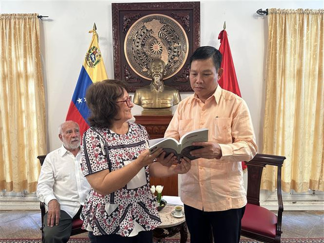 Encuentro en honor a guerrilleros venezolanos participantes en Operación Nguyen Van Troi ảnh 2 Encuentro en honor a guerrilleros venezolanos participantes en Operación Nguyen Van Troi ảnh 2