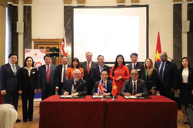 Fortalecen conexión entre Vietnam y región británica ảnh 1 Fortalecen conexión entre Vietnam y región británica ảnh 1