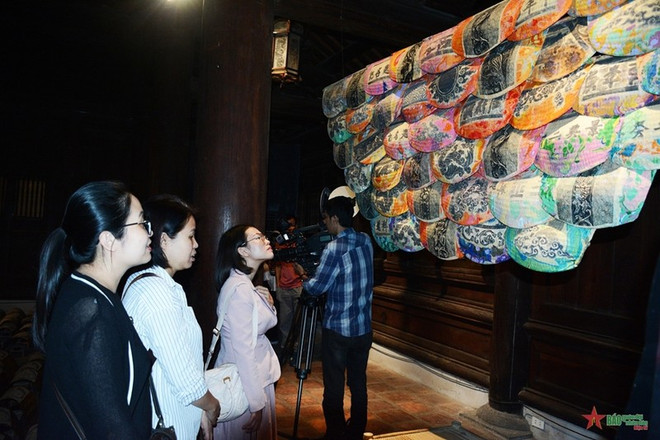 Realizan en Hanoi exposición de gráficos abiertos ảnh 1