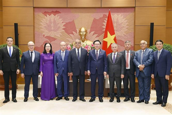 Presidente parlamentario vietnamita recibe a ministro argelino ảnh 2 Presidente parlamentario vietnamita recibe a ministro argelino ảnh 2