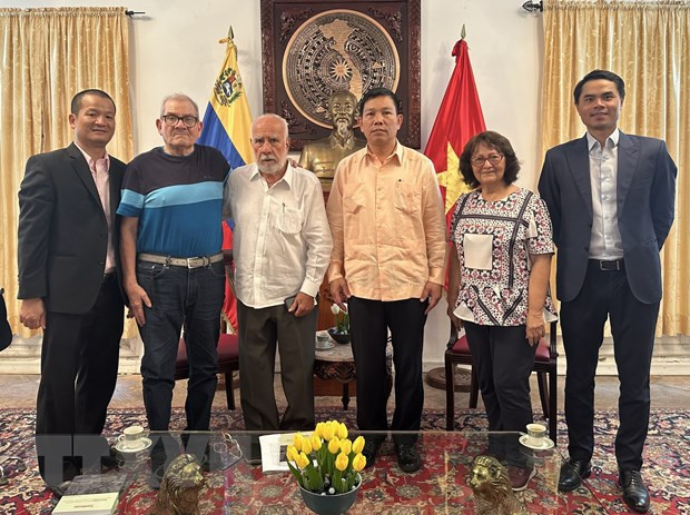 Encuentro en honor a guerrilleros venezolanos participantes en Operación Nguyen Van Troi ảnh 1 Encuentro en honor a guerrilleros venezolanos participantes en Operación Nguyen Van Troi ảnh 1