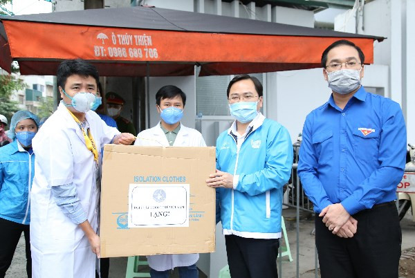 Entregan 1,5 millones de mascarillas médicas a localidades con nuevos casos de coronavirus en Vietnam ảnh 1 Entregan 1,5 millones de mascarillas médicas a localidades con nuevos casos de coronavirus en Vietnam ảnh 1