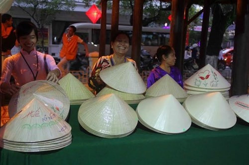 Antigua ciudad vietnamita preserva artesanía tradicional ảnh 1