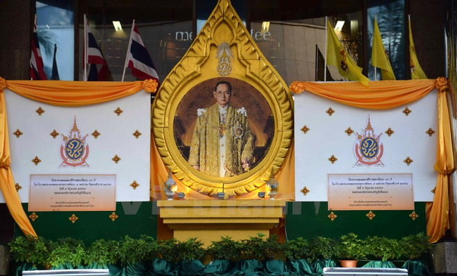 Conmemora Tailandia aniversario 70 de investidura del rey Bhumibol Adulyadej ảnh 1 Conmemora Tailandia aniversario 70 de investidura del rey Bhumibol Adulyadej ảnh 1