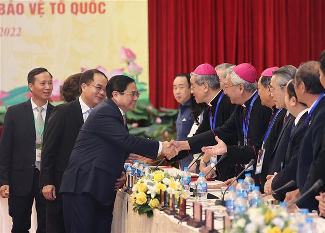 Premier vietnamita elogia aportes de religiones al desarrollo nacional ảnh 1 Premier vietnamita elogia aportes de religiones al desarrollo nacional ảnh 1