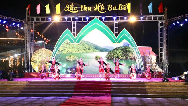 Programa artístico presenta la cultura de grupos étnicos en provincia vietnamita ảnh 1 Programa artístico presenta la cultura de grupos étnicos en provincia vietnamita ảnh 1