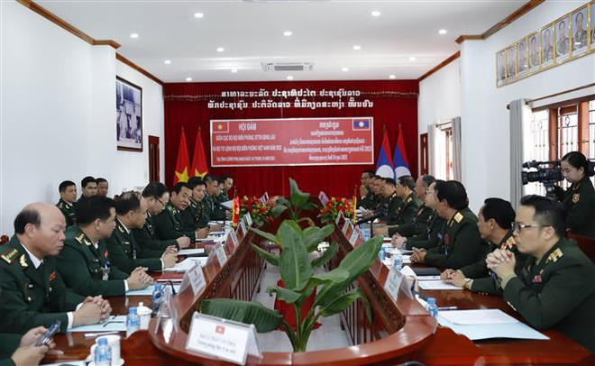Guardafronteras de Vietnam y Laos fortalecen cooperación en defensa de la frontera ảnh 1