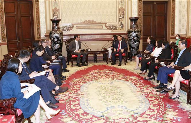 Ciudad Ho Chi Minh promete facilitar inversiones de empresas suizas ảnh 1