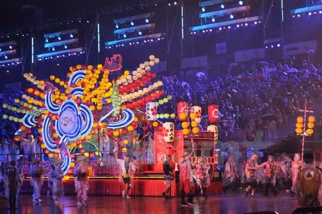 Festival callejero Chingay ilumina Singapur ảnh 1