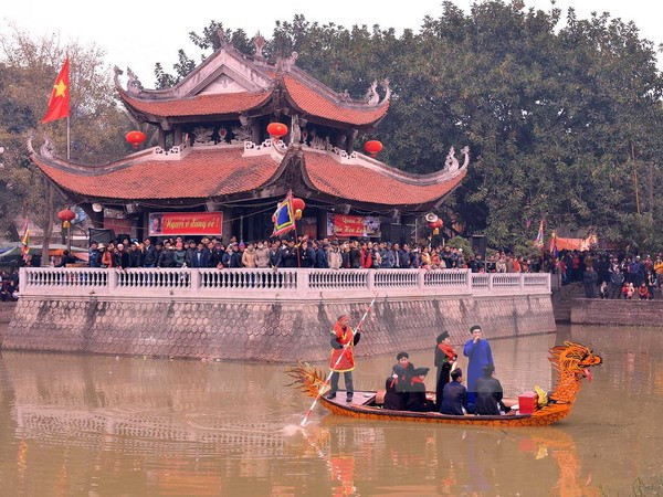 Miles de turistas participan en festival tradicional de la provincia de Bac Ninh ảnh 1 Miles de turistas participan en festival tradicional de la provincia de Bac Ninh ảnh 1