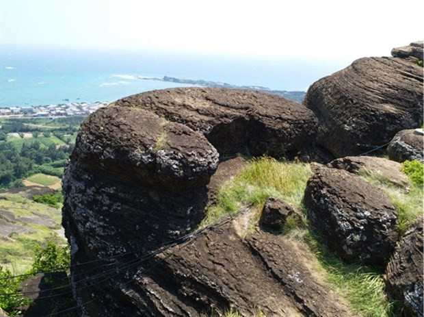 Rocas volcánicas halladas en la isla vietnamita de Phu Quy ảnh 1