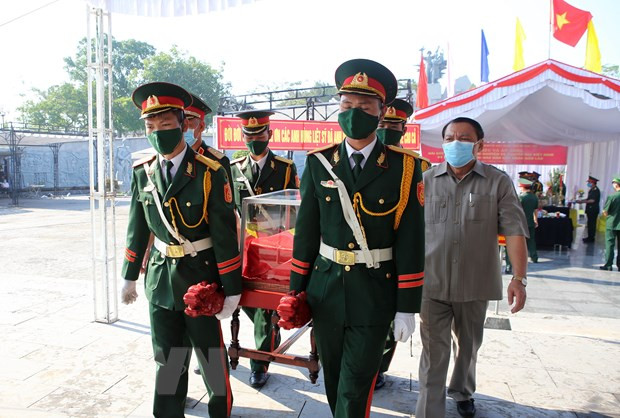 Entierran restos de combatientes vietnamitas caídos en Laos ảnh 1 Entierran restos de combatientes vietnamitas caídos en Laos ảnh 1