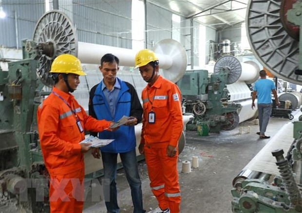 Vietnam por reducir al menos dos por ciento del consumo eléctrico nacional ảnh 1 Vietnam por reducir al menos dos por ciento del consumo eléctrico nacional ảnh 1