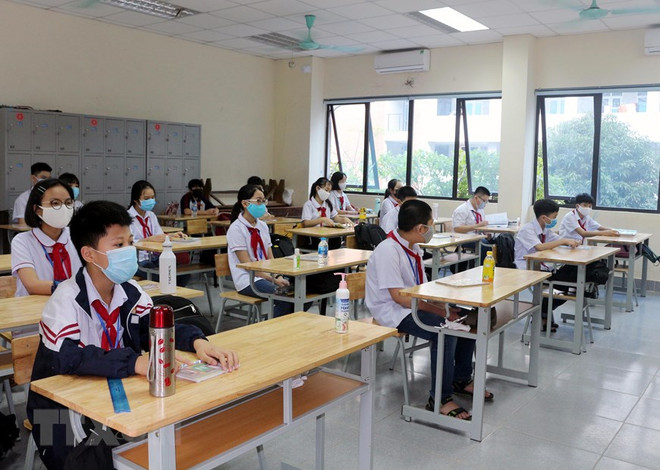 Estudiantes vietnamitas regresan a las aulas meses después de suspensión de jornadas escolares ảnh 1