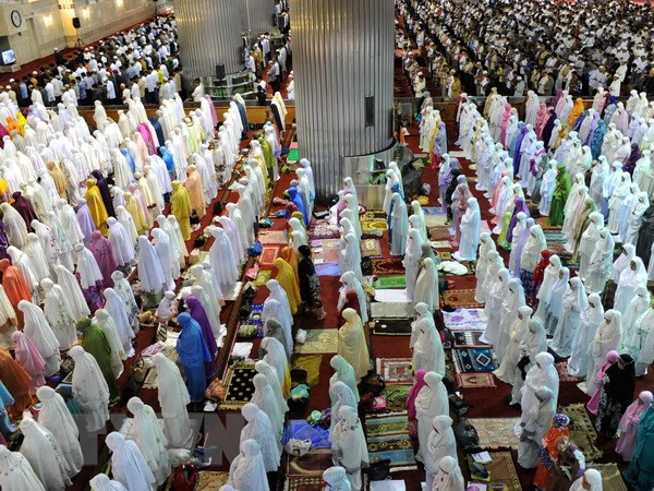 Comienzan musulmanes en Indonesia mes de ayuno de Ramadán ảnh 1 Comienzan musulmanes en Indonesia mes de ayuno de Ramadán ảnh 1