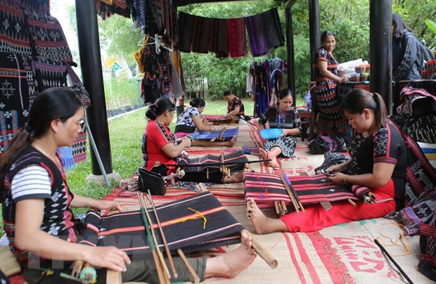 Atrajo Festival de Oficios Tradicionales en Vietnam a más de 400 mil visitantes ảnh 1 Atrajo Festival de Oficios Tradicionales en Vietnam a más de 400 mil visitantes ảnh 1