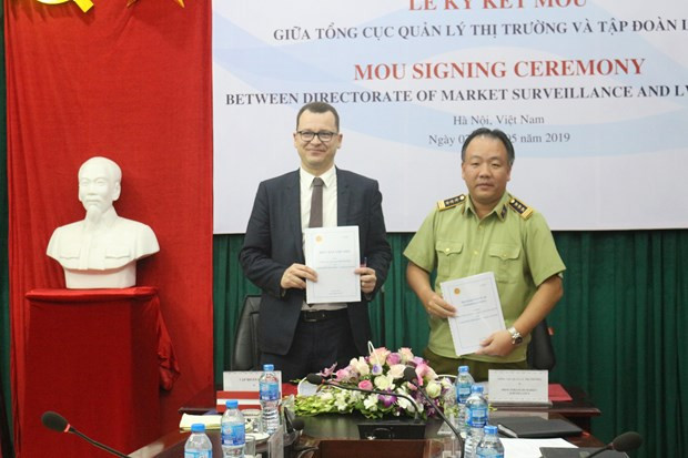 Agencia vietnamita coopera con Grupo Moet Hennessy- Luis Vuiton para combatir productos falsos ảnh 1 Agencia vietnamita coopera con Grupo Moet Hennessy- Luis Vuiton para combatir productos falsos ảnh 1