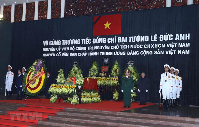Rinden en Vietnam homenaje póstumo al expresidente Le Duc Anh ảnh 1
