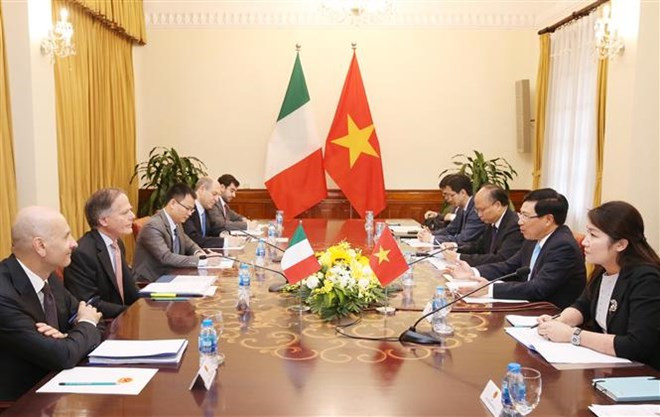 Vicepremier vietnamita se entrevista con canciller italiano ảnh 1 Vicepremier vietnamita se entrevista con canciller italiano ảnh 1
