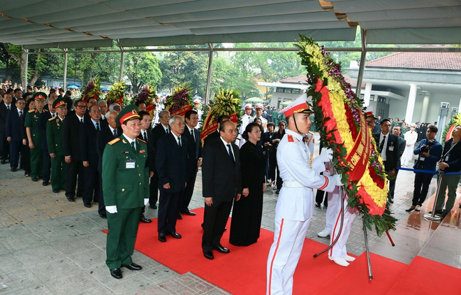 Efectúan ceremonia fúnebre en memoria del expresidente Le Duc Anh ảnh 1 Efectúan ceremonia fúnebre en memoria del expresidente Le Duc Anh ảnh 1