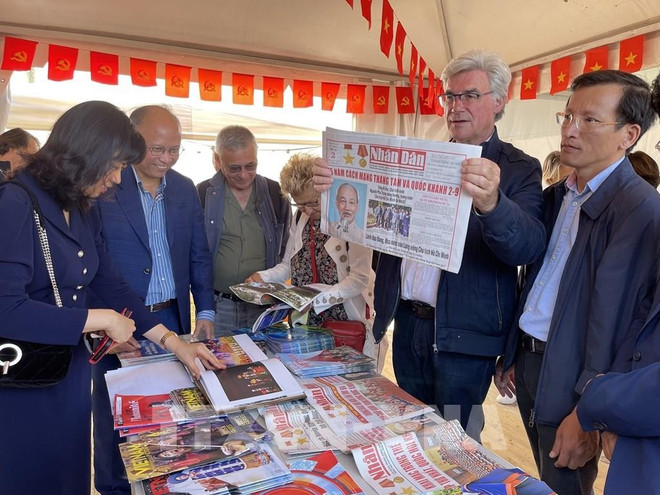Resaltan participación del periódico Nhan Dan en Fiesta del diario francés L'Humanité ảnh 1