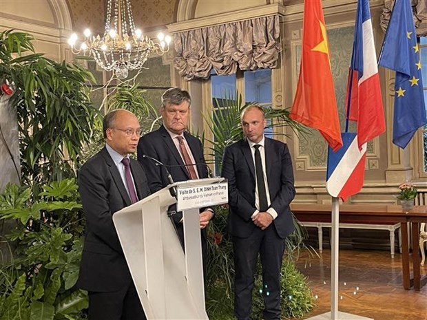 Vietnam fomenta intercambios económicos y culturales con localidades francesas ảnh 1 Vietnam fomenta intercambios económicos y culturales con localidades francesas ảnh 1