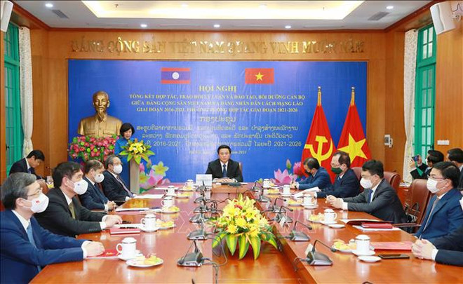 Vietnam y Laos fortalecen el intercambio de teorías entre dos partidos ảnh 1 Vietnam y Laos fortalecen el intercambio de teorías entre dos partidos ảnh 1